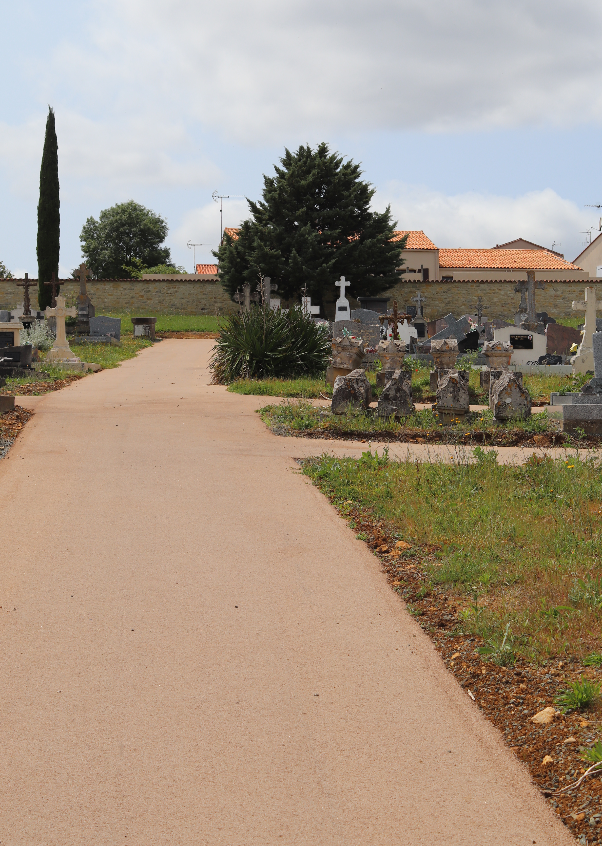 Privilégier une gestion naturelle des cimetières